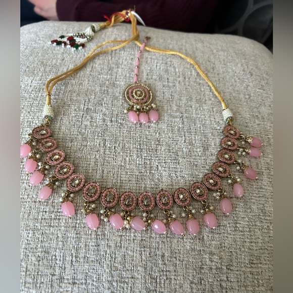 NWT! Elegant Indian Kundan set with matching Maang Tikka - Picture 2 of 2